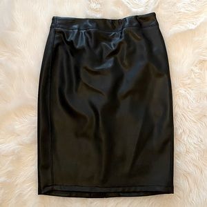 Women black faux leather skirt